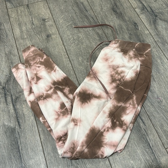 • Lululemon • Men’s City Sweat Jogger 29" *Earth Dye
Earth Color Clay Medium - Picture 3 of 4